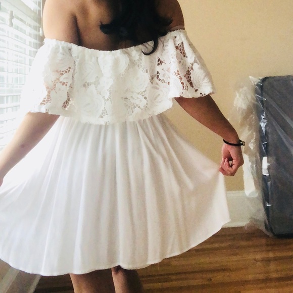 Romantic Lace Detail Dress - Picture 2 of 3